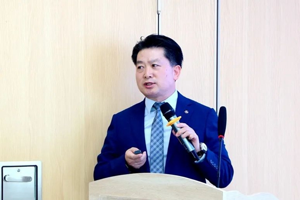 管金伦主任强调,再审案件办理的重点在于突出规范和高效,保证再审的